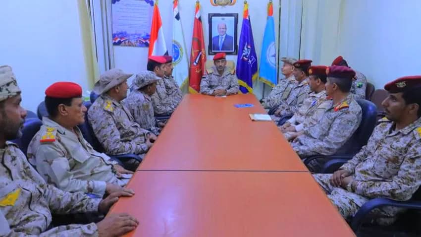 ردا على تصعيد الانتقالي.. الجيش يشدد على رفع جاهزية المنطقة العسكرية الأولى بحضرموت