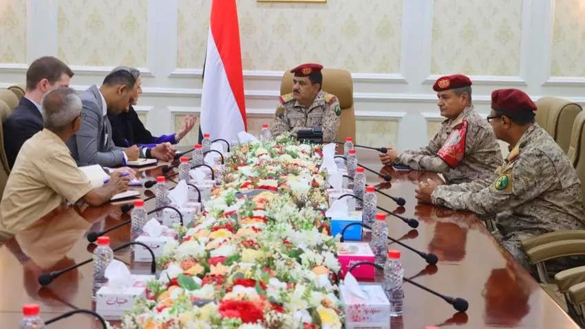 الحكومة تتهم مليشيا الحوثي باستمرار العمليات العدائية والسعي لتفجير الحرب