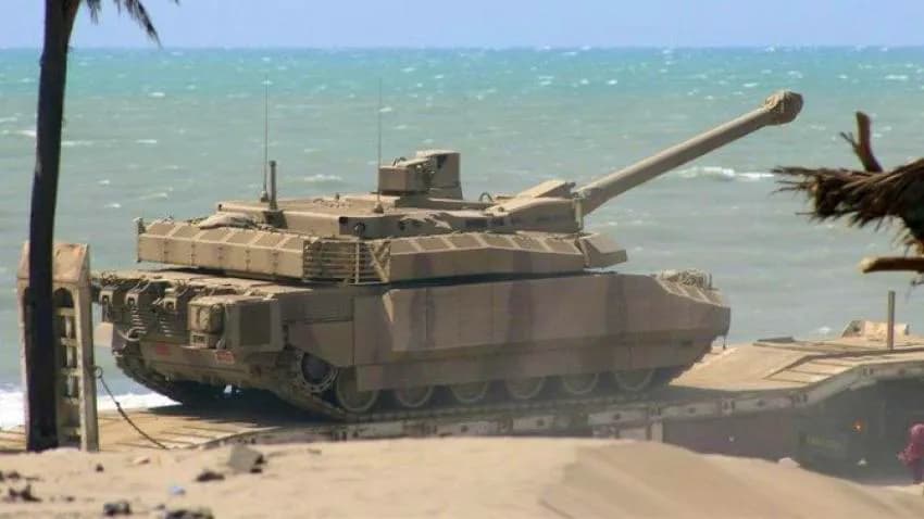 مليشيا الحوثي تهدد باستهداف القوات الأمريكية المتواجدة في البحر الأحمر