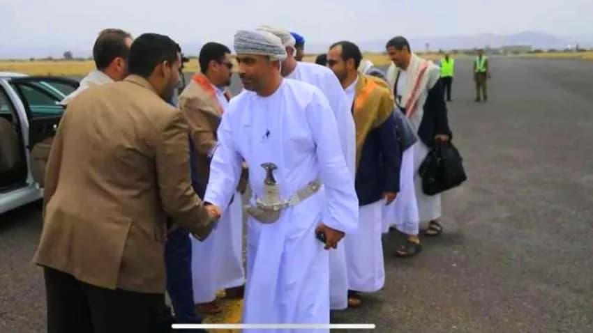 صحيفة لبنانية تتحدث عن بنود الوساطة العمانية أمام مليشيا الحوثي