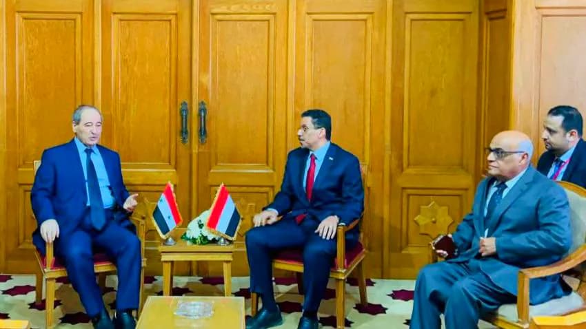السفارة لا تزال بيد الحوثيين.. بن مبارك يلتقي نظيره السوري لأول مرة
