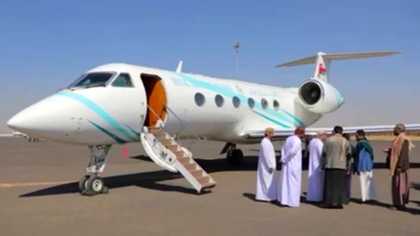 استعدادا للانتقال إلى الرياض.. وفد عماني صحبة قيادات حوثية يصل صنعاء