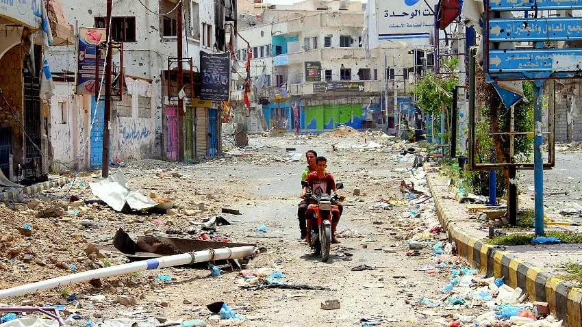 مقتل طفلة وإصابة والديها وشقيقتها بقصف حوثي استهدف منزلا شرق مدينة تعز