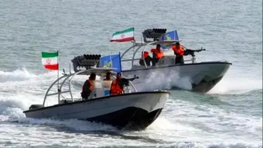 إيران تحذر من تشكيل واشنطن قوة دولية بالبحر الأحمر ومسؤول أمريكي يبحث مع بن سلمان خطط ردع هجمات الحوثيين