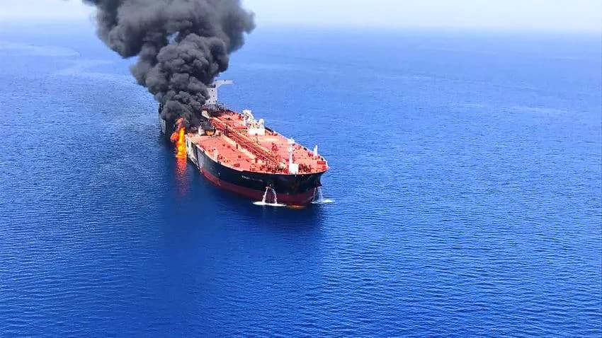 الحكومة: تصريحات وزير الدفاع الإيراني تكشف دوافع هجمات الحوثيين في البحر الأحمر