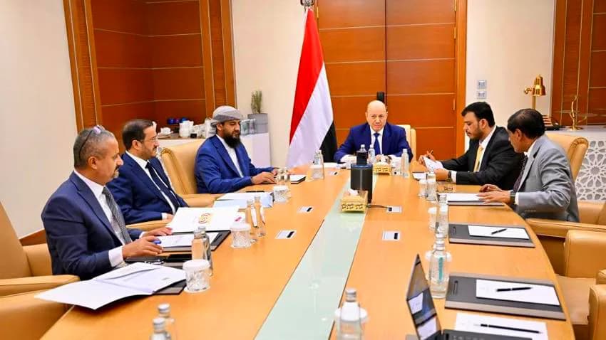 المجلس الرئاسي يحذر الحوثيين من الزج بالبلاد في "أتون حرب دولية"