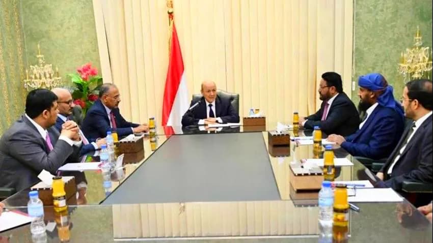 القيادة الرئاسي يحذر الحوثيين من استمرار التصعيد ونسف جهود السلام