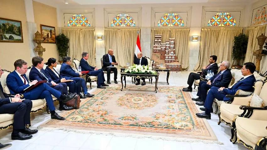 وزير الخارجية البريطاني: ملتزمون بدعم الحكومة اليمنية لاستعادة مؤسسات الدولة