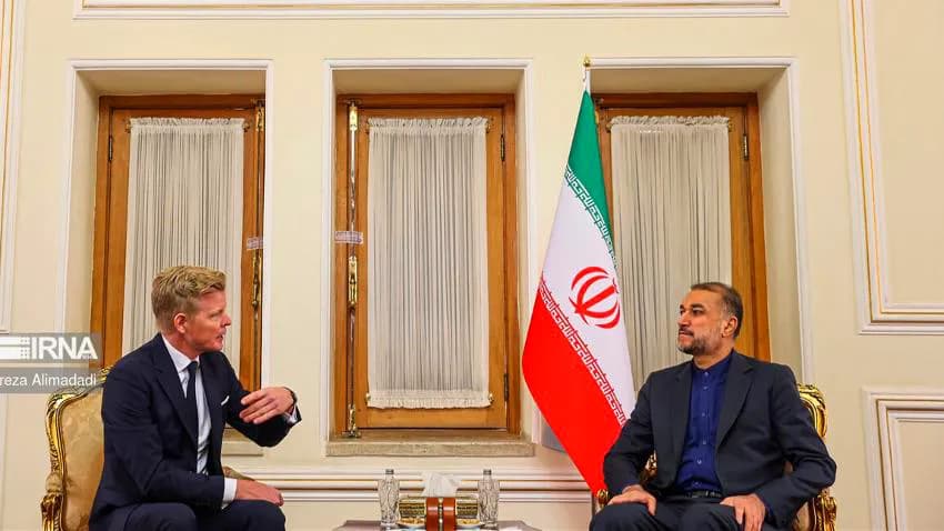 طهران: الهجمات الأمريكية البريطانية عقّدت الحل السياسي في اليمن