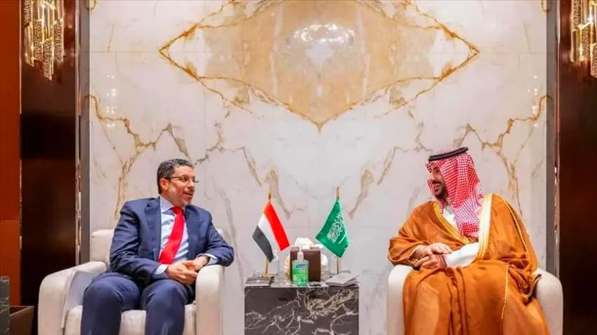 رئيس الحكومة يبحث في السعودية جهود استكمال وتنفيذ "خارطة الطريق"