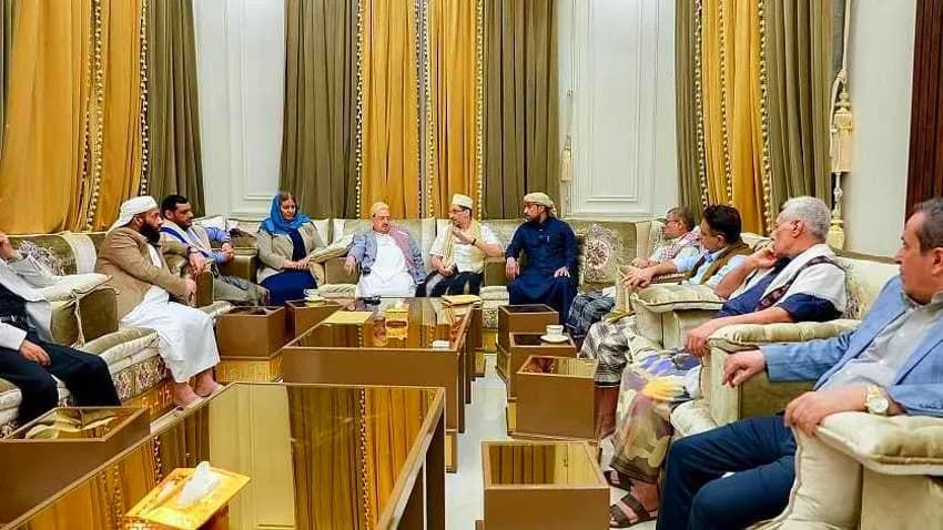 الحكومة تتوعد بهزيمة مشروع الحوثي والأخير يهدد باستئناف الهجمات على السعودية
