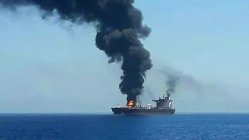 الحوثيون يعلنون استهداف سفن في بحر العرب