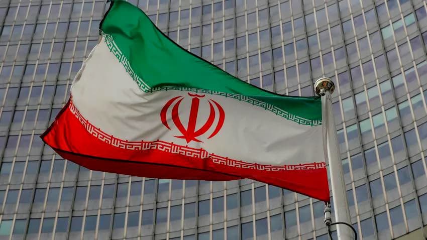 قالت إن أمريكا شريكة.. إيران تدين الهجوم الإسرائيلي على اليمن