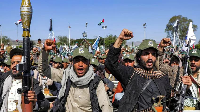 مجند حوثي يكشف عن التخادم الوثيق بين المليشيا وحركة الشباب الصومالية