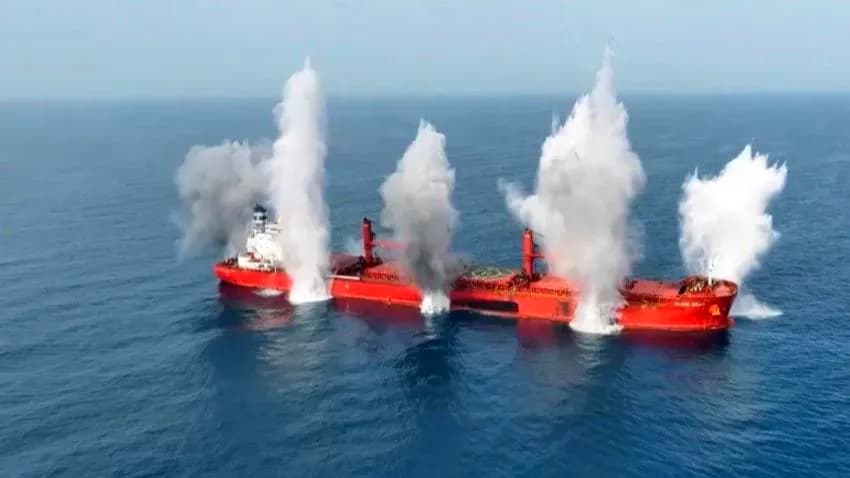 فايننشال تايمز: ارتفاع قياسي في كلفة تأمين السفن بعد استئناف هجمات الحوثيين في البحر الأحمر