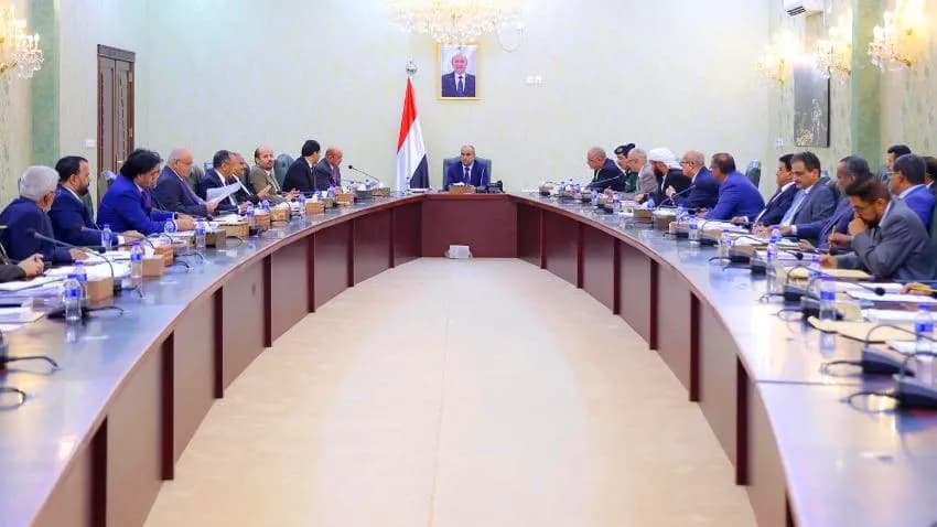 رئيس الحكومة يوجه بتشديد الرقابة على الأسواق وضبط المتلاعبين بالأسعار بعد تحسن سعر صرف الريال