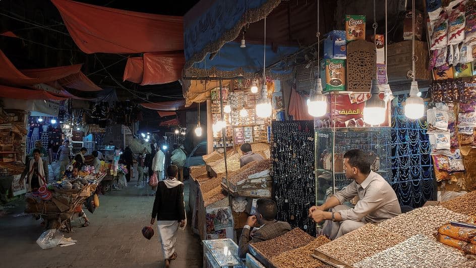 الحكومة: شطب 4225 وكالة تجارية جريمة اقتصادية ممنهجة