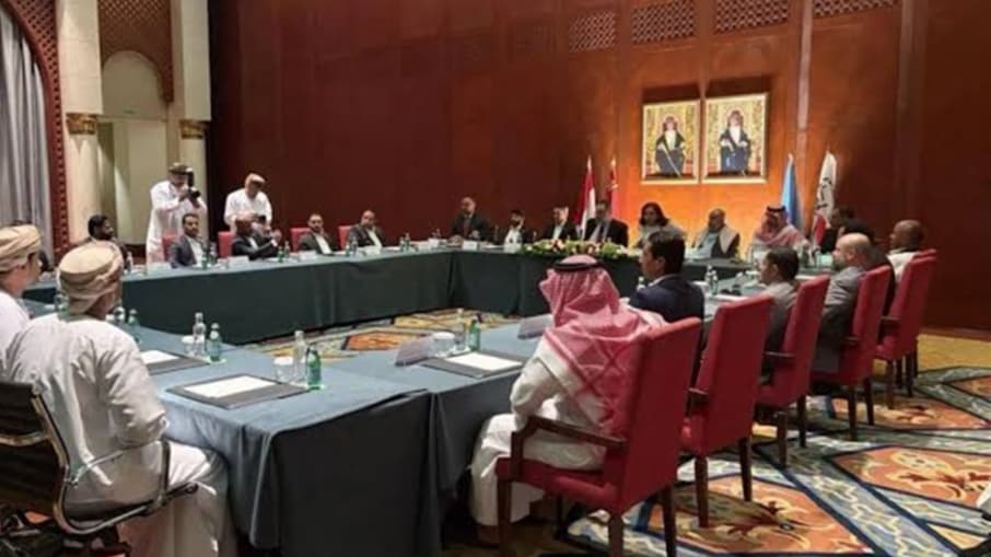 بعد أشهر من التفاوض.. القربي يكشف عن اتفاق مرتقب لتبادل الأسرى بين الحكومة والحوثيين