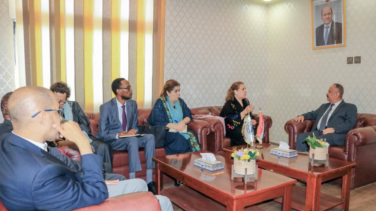 وزير النقل يبحث مع الأمم المتحدة مشاريع لتطوير الموانئ والبنية التحتية في اليمن