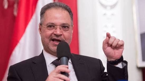 المخلافي يتهم مسؤولين وسياسيين بـ"التسابق" للقاء دبلوماسيين أجانب وتقديم معلومات "لا ينبغي تداولها"