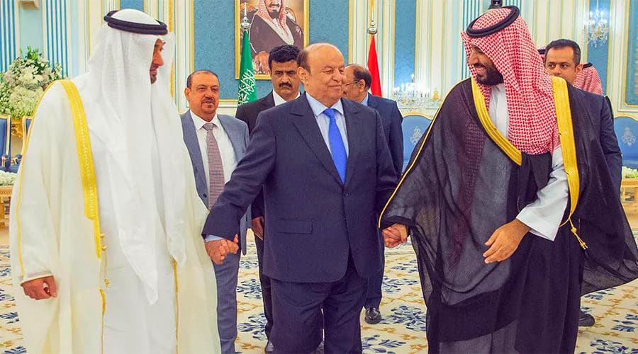 متى تخرج الشرعية من عزلتها السياسية وتنتزع قرارها من يد الرياض؟