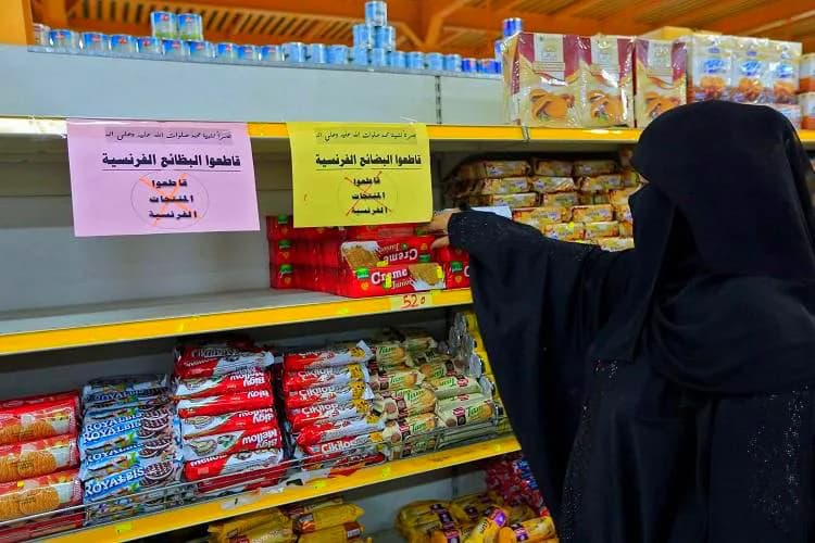 حملات مستمرة.. ما هي المنتجات الفرنسية التي يدعو اليمنيون لمقاطعتها؟
