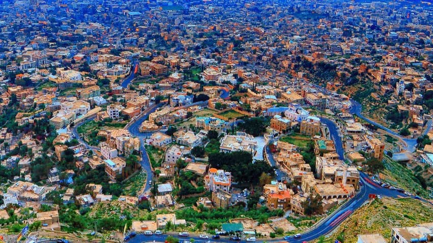 في ظل ضعف سلطات تعز.. نهب منظم ومستمر لأراضي الأوقاف
