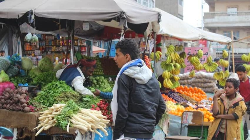 غلاء الأسعار يسرق فرحة اليمنيين برمضان