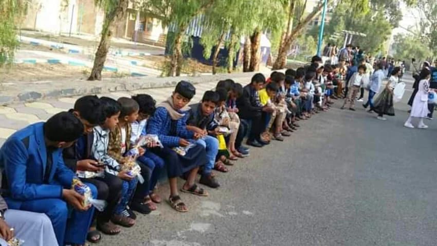 صنعاء.. أطفال دار الأيتام يحتفون بالعيد من المبادرات الخيريّة!!