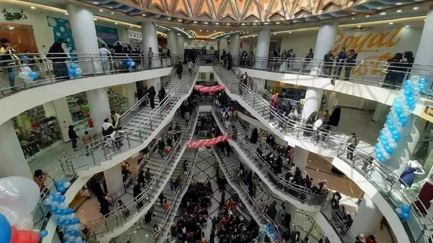 ظاهرة انتشار 'المولات' في صنعاء يقابلها زيادة أعداد الفقراء!!