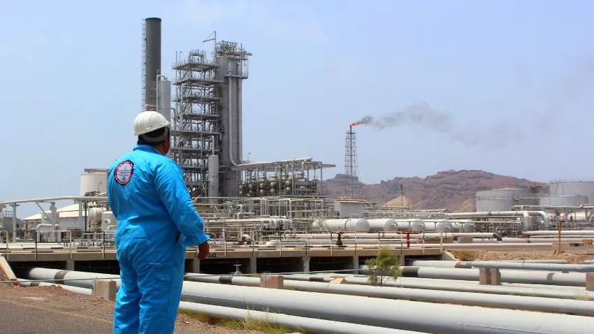 دراسة نفطية تكشف انخفاض إنتاج النفط في اليمن إلى أقل من 100 ألف برميل يوميا