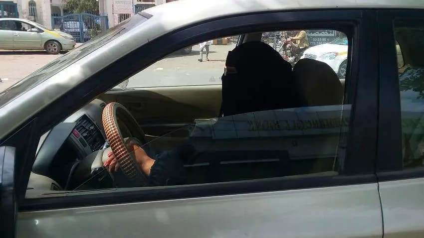 "نعمل بحذر".. مشروع 'تاكسي النساء' خصوصية ومصدر للدخل