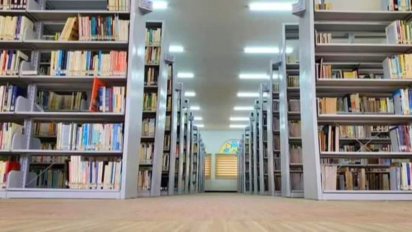 مكتبة السعيد في تعز.. إشراقة مرتقبة من بين الركام