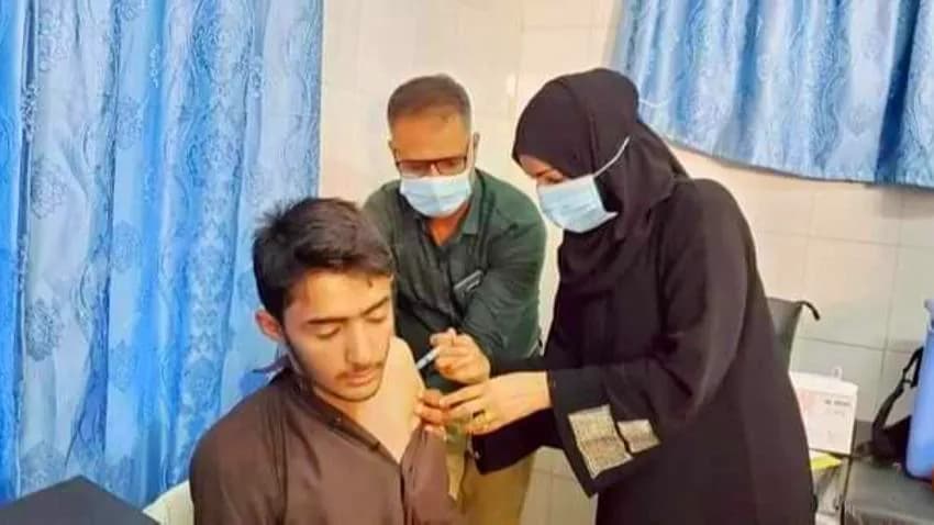 تأخّر لقاح 'كورونا'.. الرّعب الذي يطارد مئات المغتربين اليمنيين في الداخل