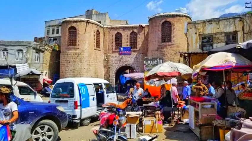 هكذا يؤثر انهيار العملة على حياة المواطنين في اليمن؟