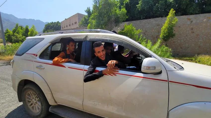 على طريقك".. مبادرة شعبية لمساعدة طلاب جامعة تعز