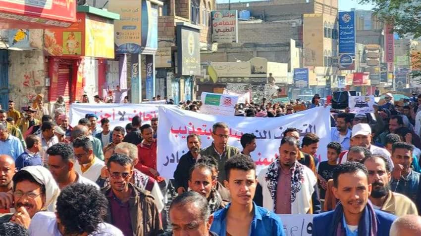 سكان تعز يرفعون صيحاتهم.. "الوضع لم يعد يحتمل"