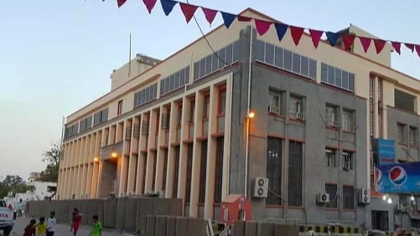 هل تنجح إدارة البنك المركزي الجديدة في وقف نزيف العملة؟