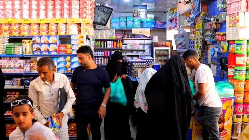 إيقاع مختلِف لتحضيرات المواطنين لرمضان في تعز