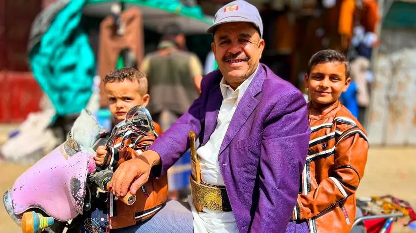 حنين إلى الأرياف ومسقط الرأس.. موقع "بلقيس" يرصد أجواء العِيد في صنعاء