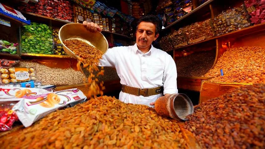 الزبيب المستورد يغزو أسواق اليمن ويهدد المنتج المحلي في الأعياد