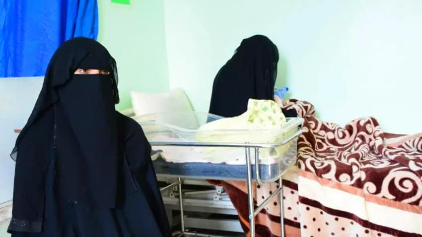 قصص مؤلمة ليمنيات في مناطق نائية يخضن كل أنواع المخاطر بحثا عن علاج