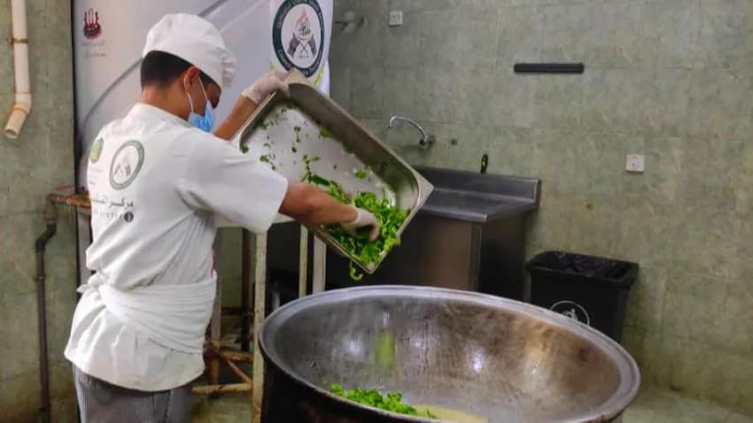 المطاعم الخيرية.. جبر خاطر البسطاء بما تيسّر من الطعام في تعز