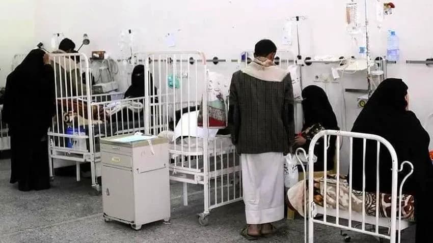 ابتزاز وتهديد بالإغلاق وسحب تراخيص.. يد مليشيا الحوثي تعبث بالمنشآت الصحية