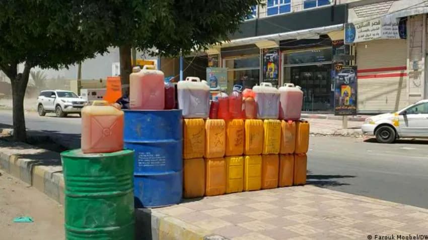كيف تمكن الحوثيون من السيطرة على سوق الواردات والصادرات اليمنية؟
