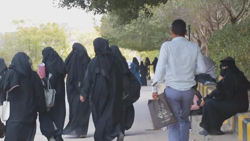 طالبات الجامعات الريفيات.. عبء الرسوم الدراسية وتأمين السكن والمصاريف