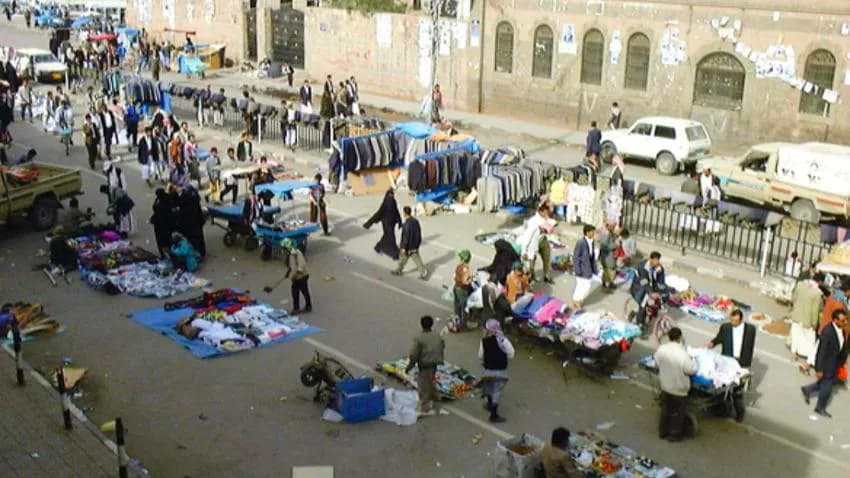 حملات ابتزاز جديدة بحق أصحاب البسطات والبائعين في شوارع مناطق مليشيا الحوثي