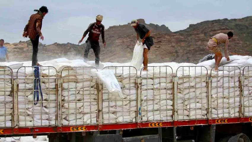 ذا ناشيونال: الحوثيون يمنعون وصول المساعدات الإنسانية للسكان في مناطقهم