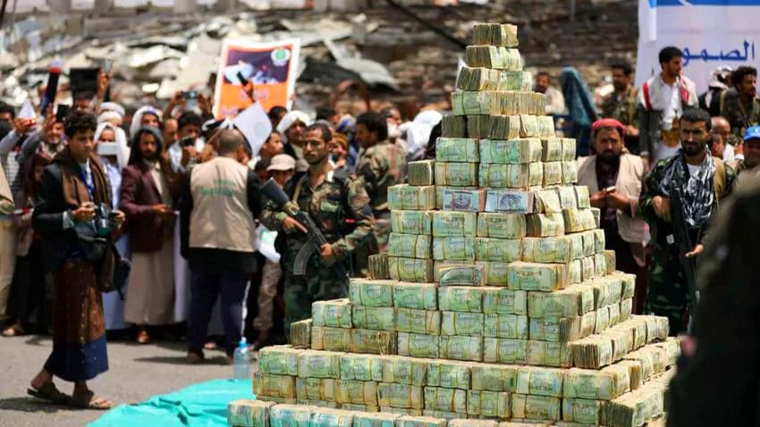 مخطط جديد لمليشيا الحوثي لنهب الدين العام الداخلي بعد مصادرتها مرتبات المتقاعدين
