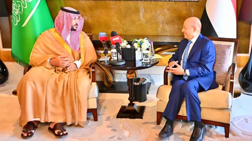 هل قررت السعودية والإمارات ترك الشرعية تواجه مصيرها في ظل تهديدات الحوثيين؟